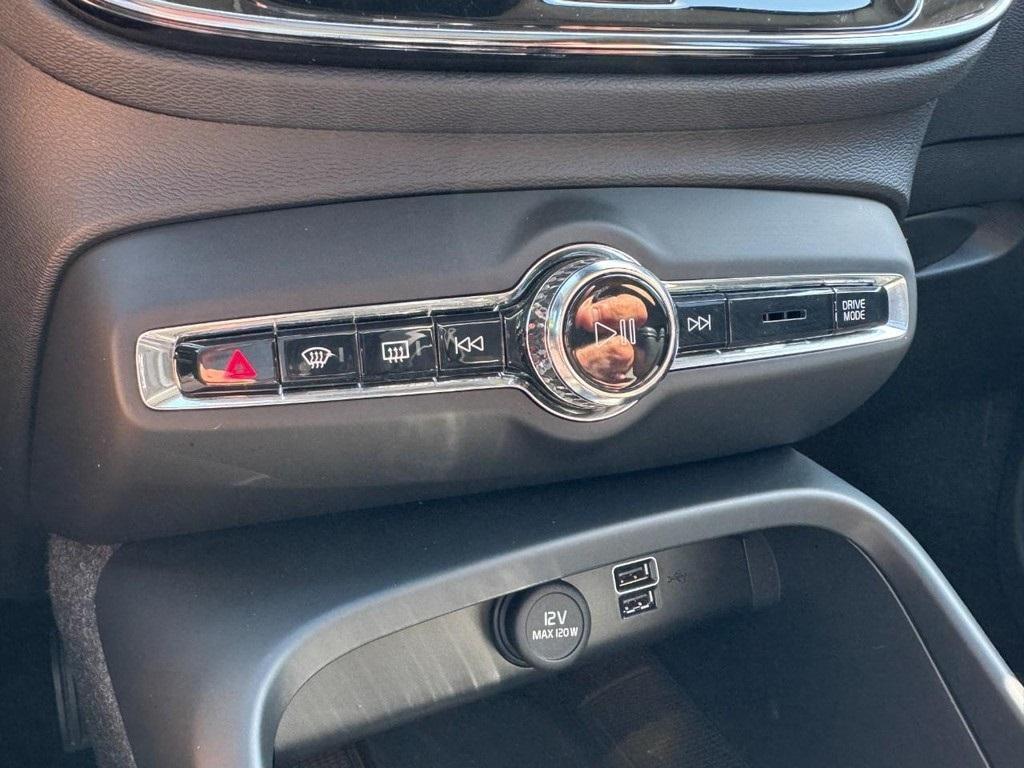used 2022 Volvo XC40 car, priced at $25,994