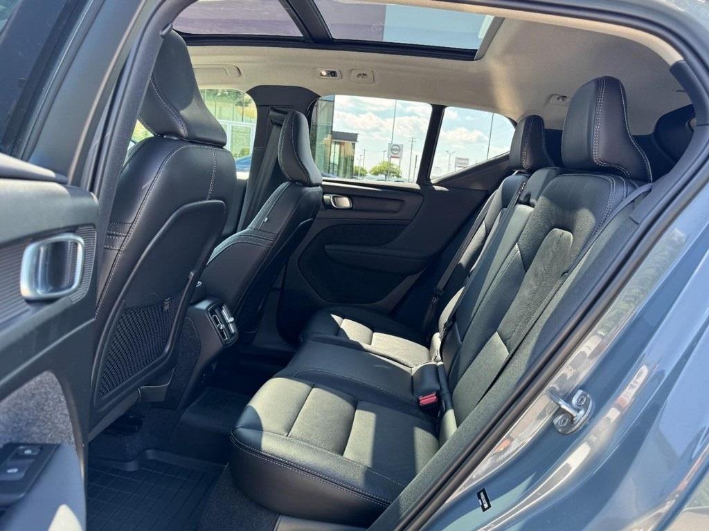 used 2022 Volvo XC40 car, priced at $25,994