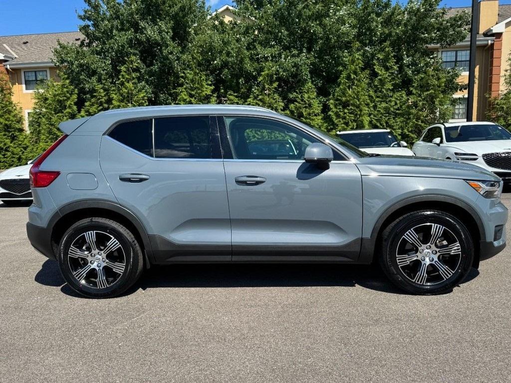 used 2022 Volvo XC40 car, priced at $25,994