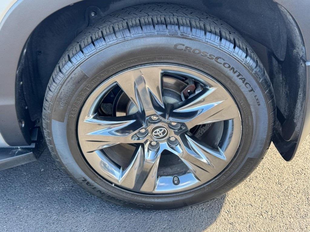 used 2018 Toyota Highlander car, priced at $17,777