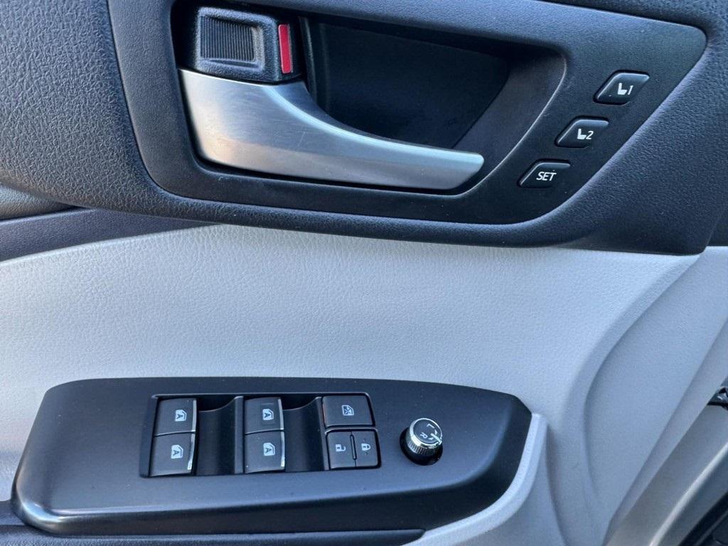 used 2018 Toyota Highlander car, priced at $17,777