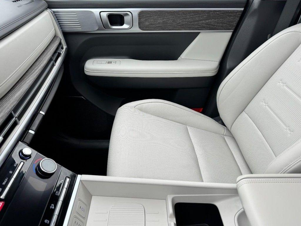 used 2025 Hyundai Santa Fe car, priced at $37,777