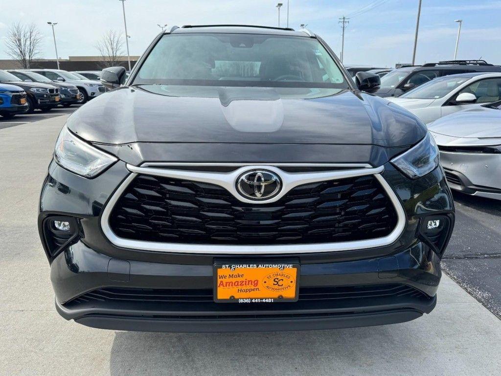 used 2023 Toyota Highlander car, priced at $36,015