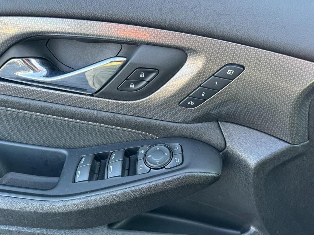 used 2023 Chevrolet Traverse car, priced at $28,877