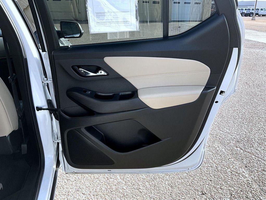 used 2023 Chevrolet Traverse car, priced at $37,556