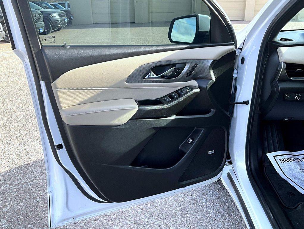 used 2023 Chevrolet Traverse car, priced at $37,556