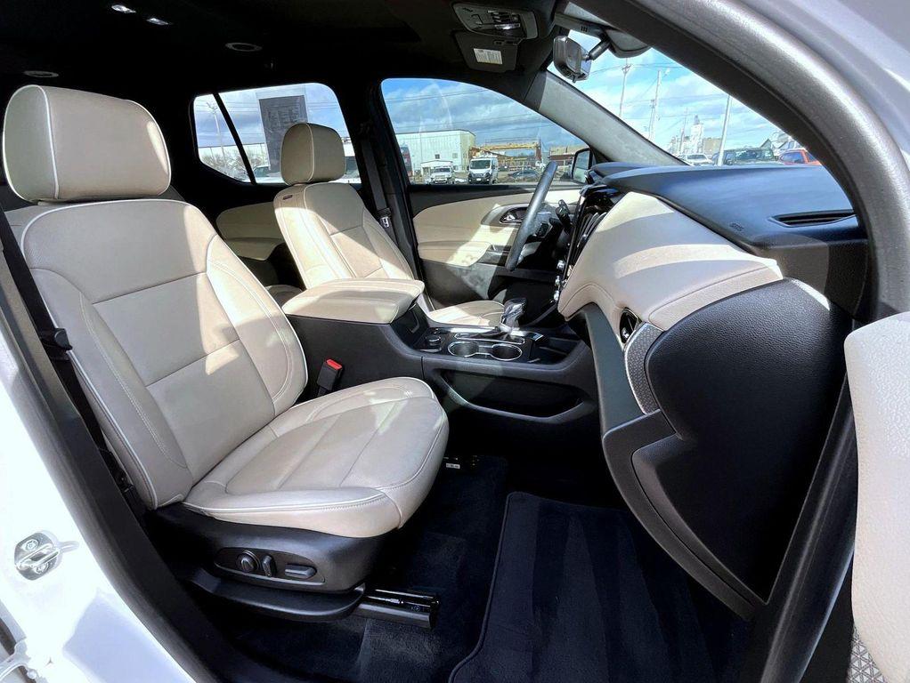 used 2023 Chevrolet Traverse car, priced at $37,556