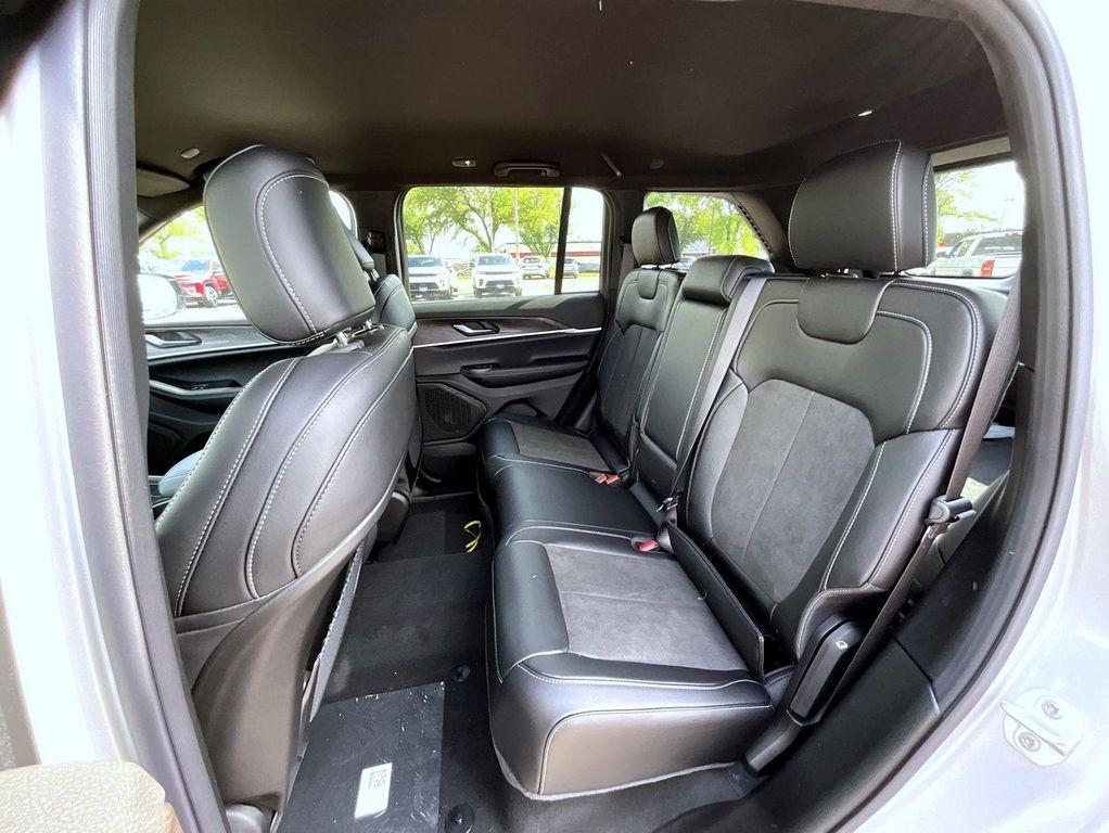 new 2026 Jeep Grand Cherokee car, priced at $40,308