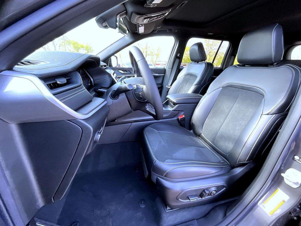 new 2026 Jeep Grand Cherokee car, priced at $40,303