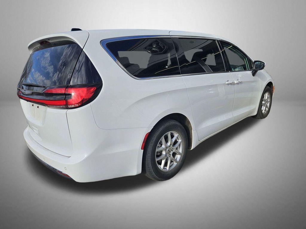used 2023 Chrysler Pacifica car, priced at $27,438
