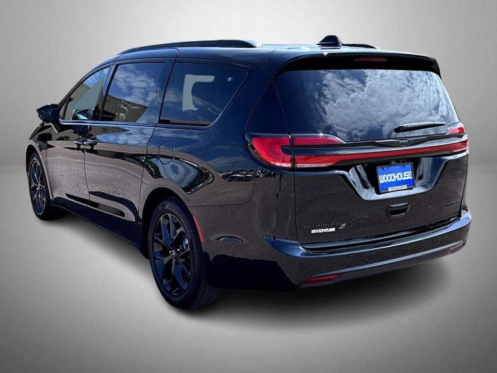 new 2026 Chrysler Pacifica car, priced at $45,559