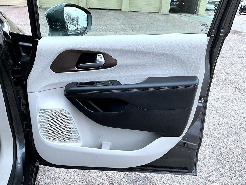 used 2017 Chrysler Pacifica car, priced at $12,943