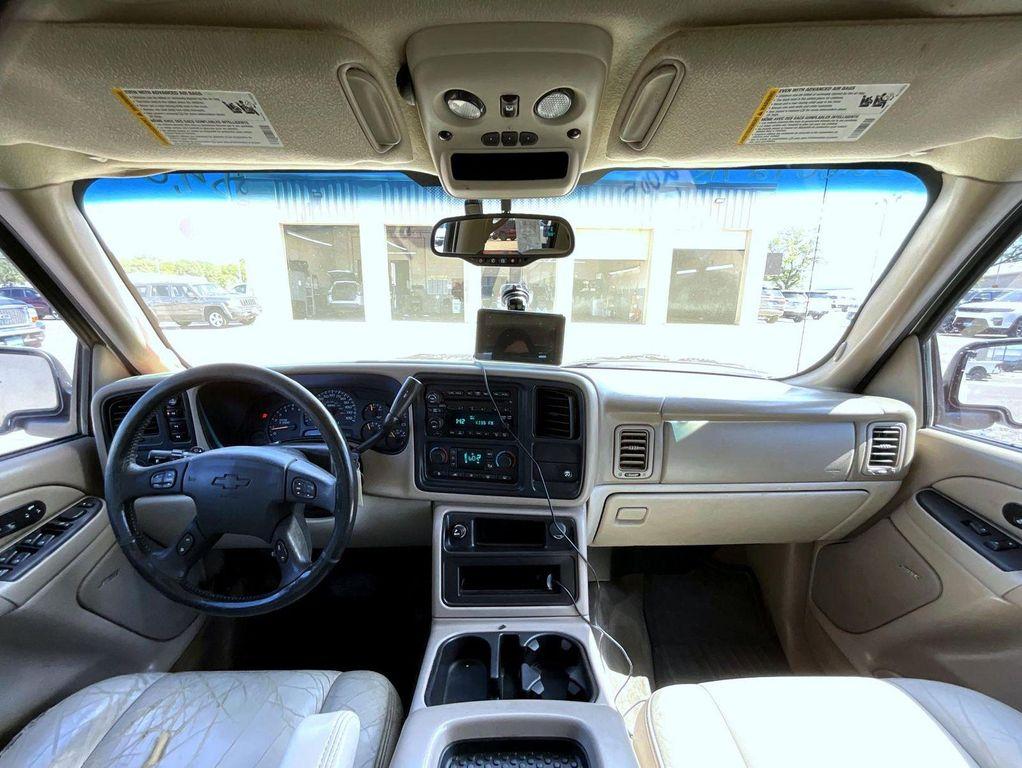 used 2005 Chevrolet Avalanche car, priced at $3,179