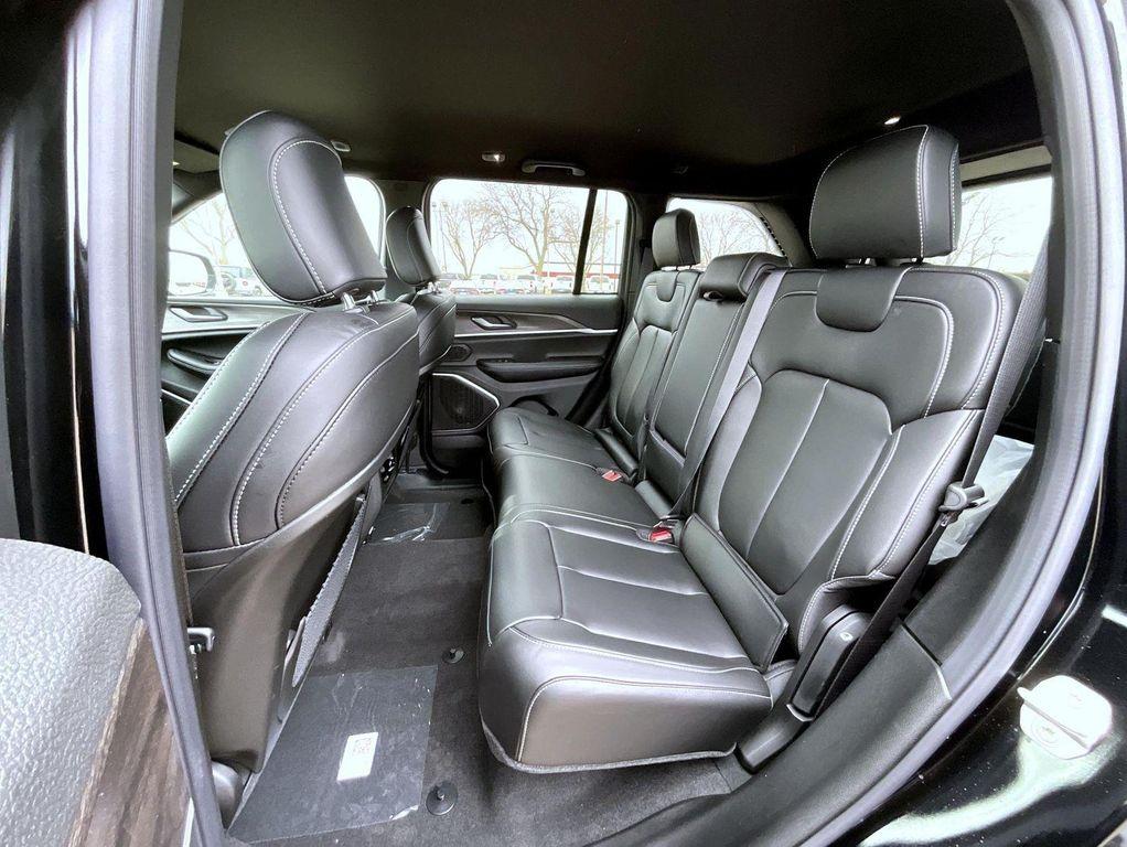 new 2026 Jeep Grand Cherokee car, priced at $43,584