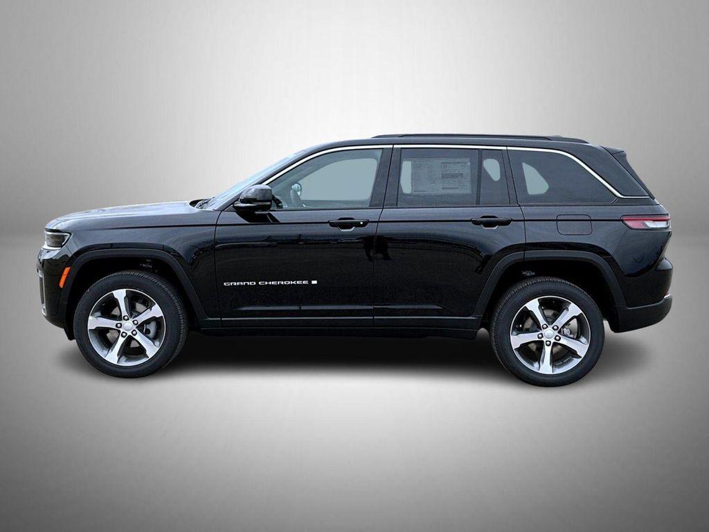 new 2026 Jeep Grand Cherokee car, priced at $43,584