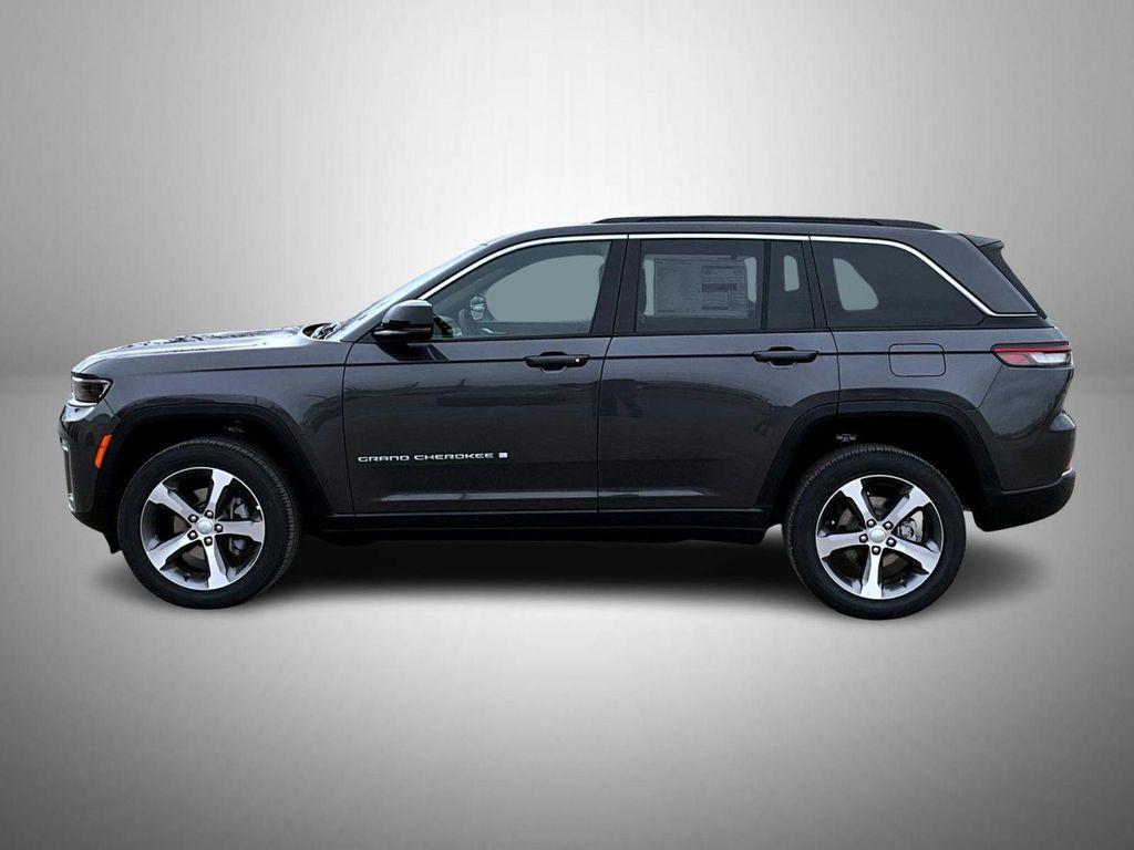 new 2026 Jeep Grand Cherokee car, priced at $43,584