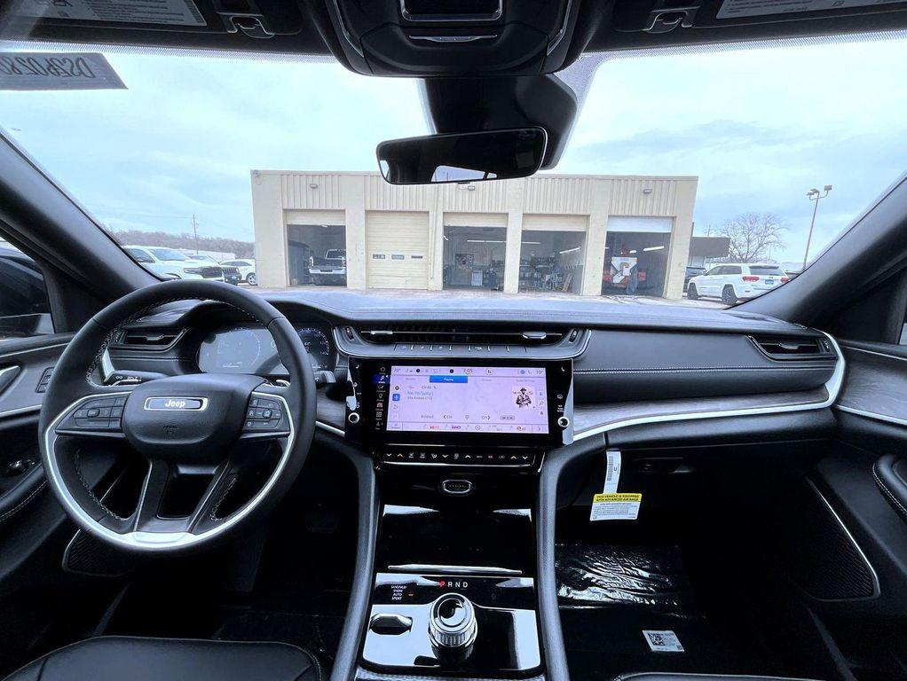 new 2026 Jeep Grand Cherokee car, priced at $43,584