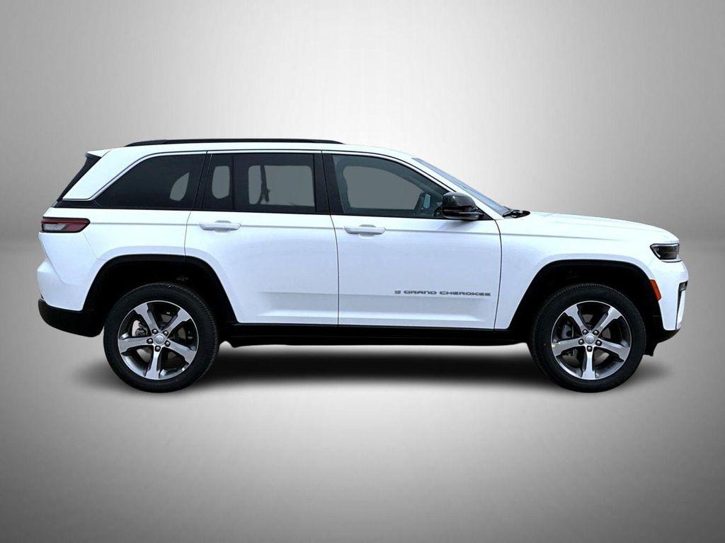 new 2026 Jeep Grand Cherokee car, priced at $42,989