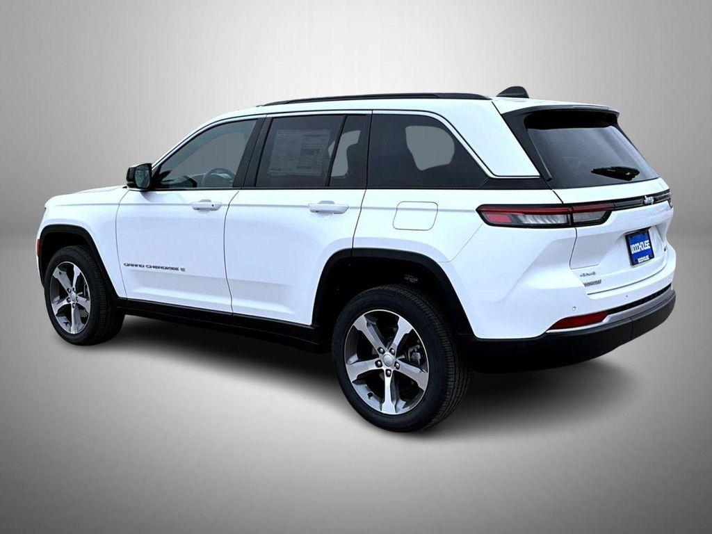 new 2026 Jeep Grand Cherokee car, priced at $42,989