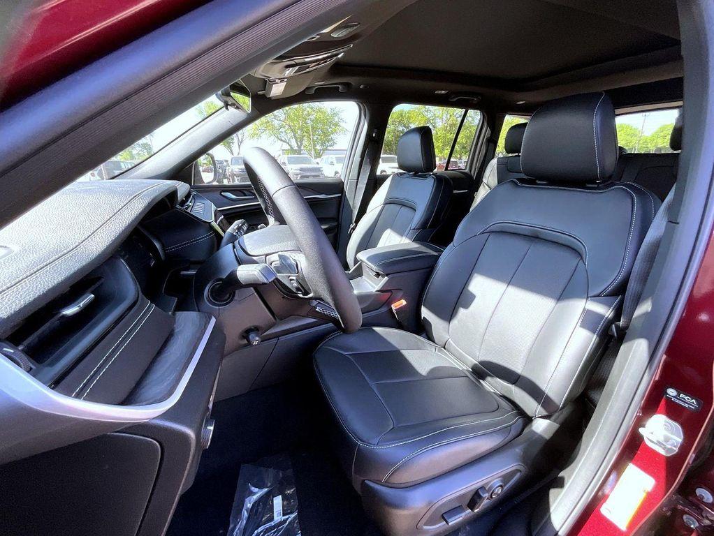 new 2026 Jeep Grand Cherokee car, priced at $45,268