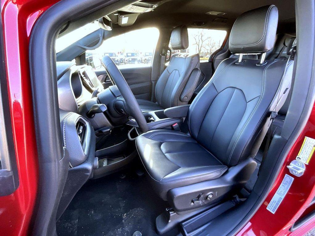 new 2026 Chrysler Pacifica car, priced at $45,454