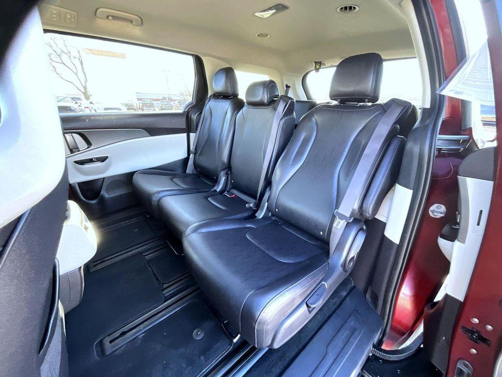 used 2024 Kia Carnival car, priced at $29,665