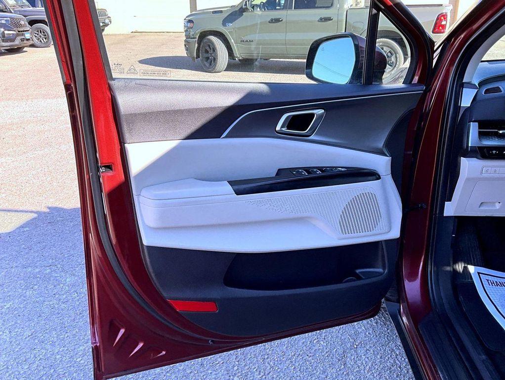 used 2024 Kia Carnival car, priced at $29,665