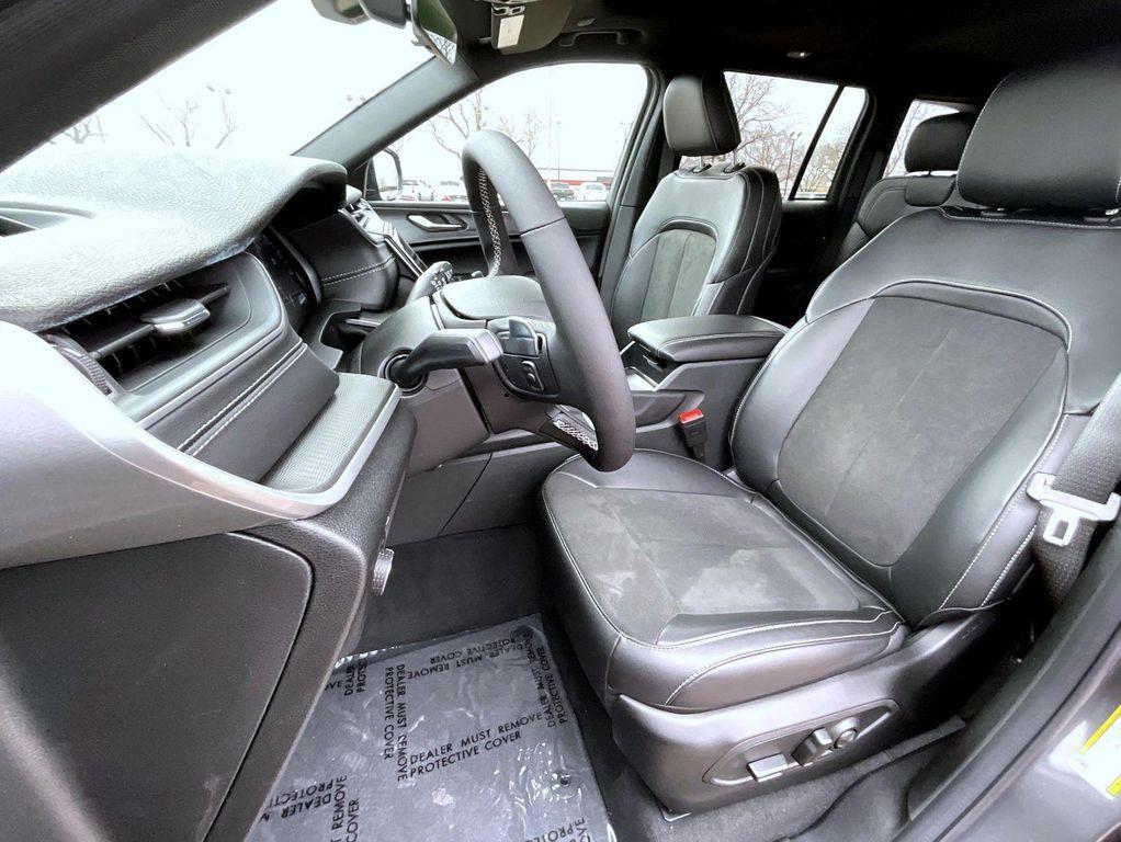 new 2025 Jeep Grand Cherokee car, priced at $41,159