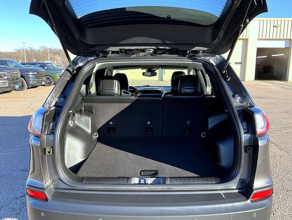 used 2021 Jeep Cherokee car, priced at $12,755