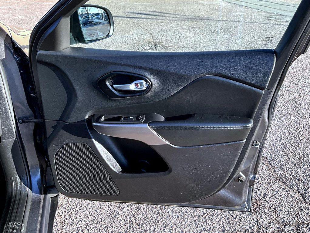 used 2021 Jeep Cherokee car, priced at $12,755