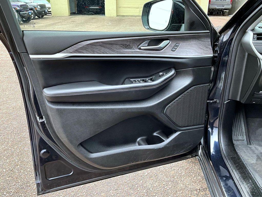 used 2024 Jeep Grand Cherokee car, priced at $37,284