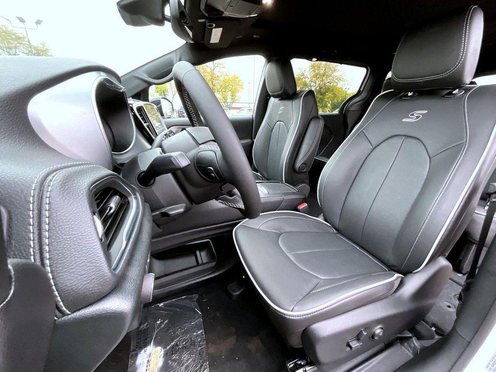 new 2026 Chrysler Pacifica car, priced at $46,209