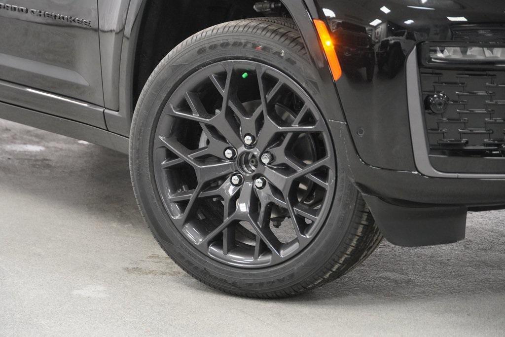 new 2026 Jeep Grand Cherokee car, priced at $61,780