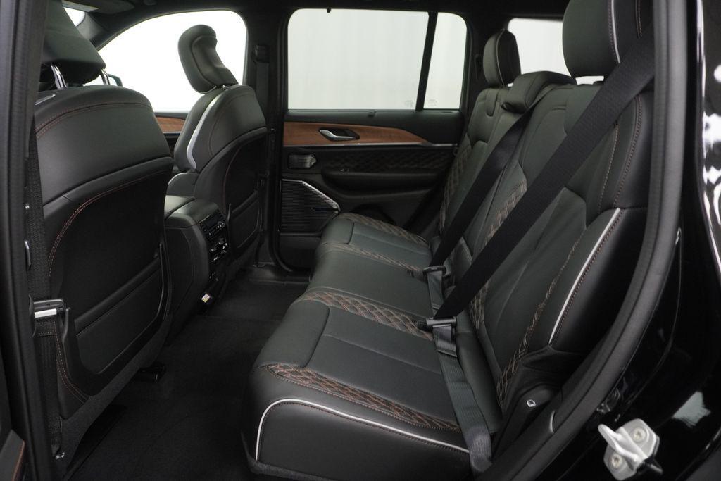 new 2026 Jeep Grand Cherokee car, priced at $61,335