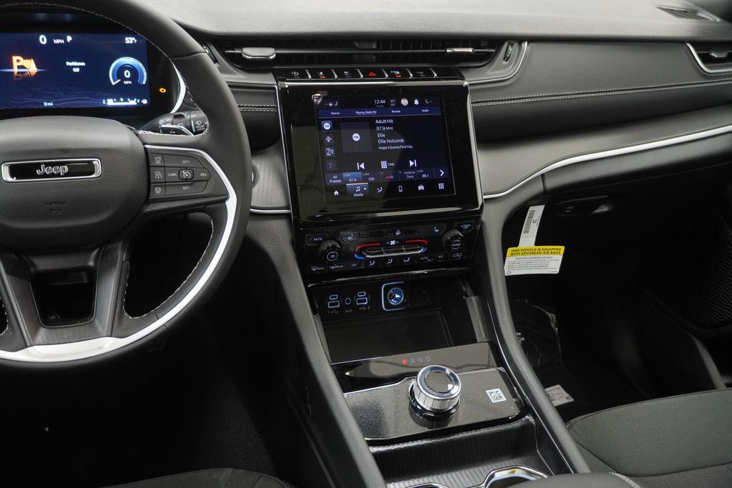 new 2026 Jeep Grand Cherokee car, priced at $38,905