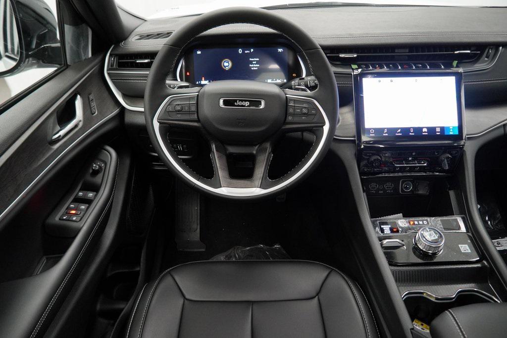new 2025 Jeep Grand Cherokee car, priced at $39,890