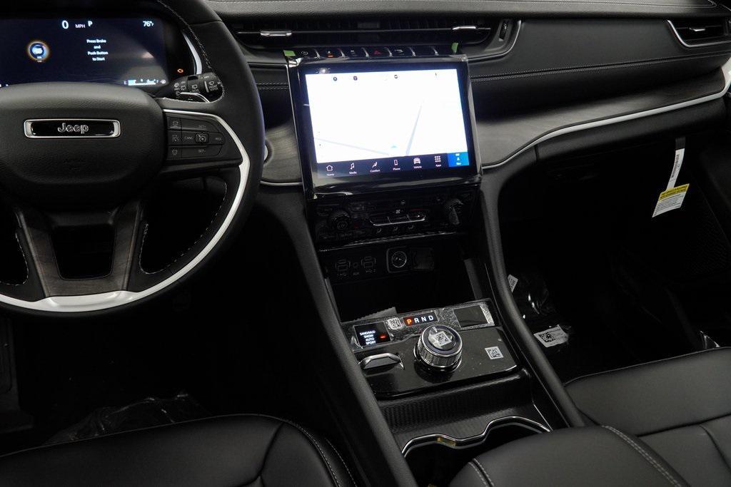 new 2025 Jeep Grand Cherokee car, priced at $39,890