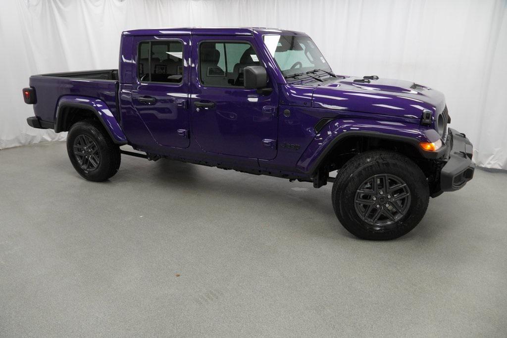 new 2026 Jeep Gladiator car, priced at $45,655