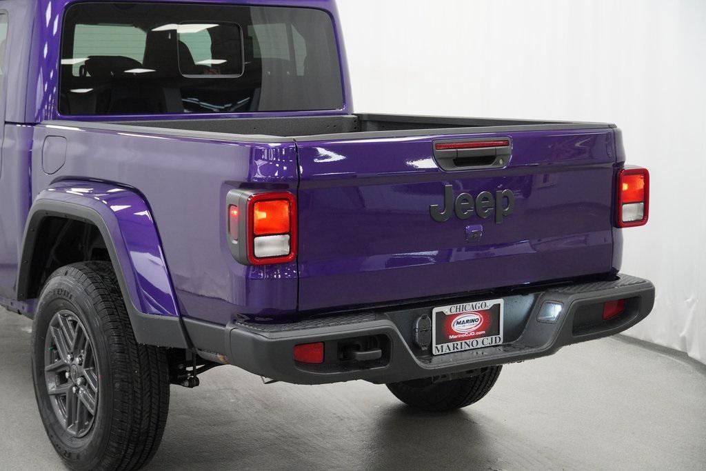 new 2026 Jeep Gladiator car, priced at $45,655