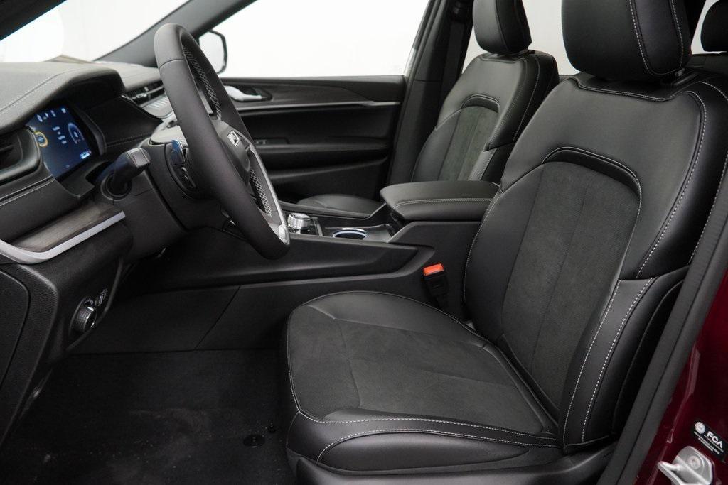 new 2026 Jeep Grand Cherokee car, priced at $45,930