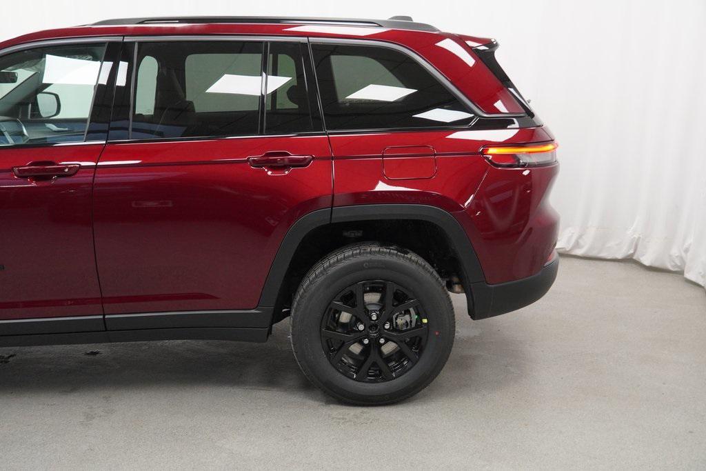 new 2026 Jeep Grand Cherokee car, priced at $45,930