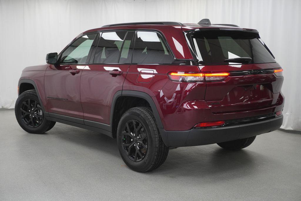 used 2025 Jeep Grand Cherokee car, priced at $35,994