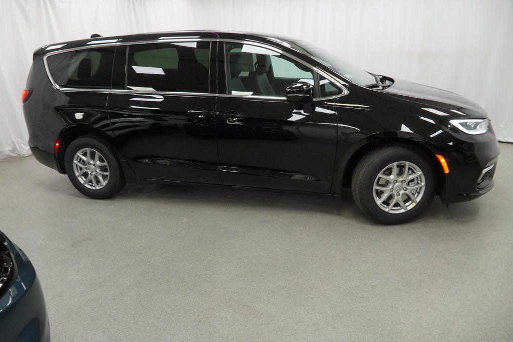 new 2026 Chrysler Pacifica car, priced at $39,940