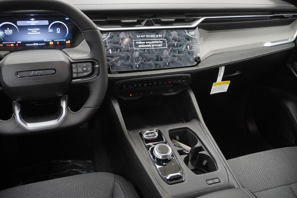 new 2026 Jeep Cherokee car, priced at $38,590