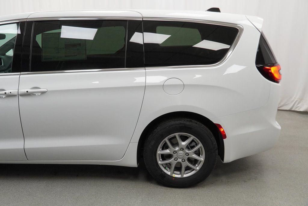 new 2026 Chrysler Pacifica car, priced at $39,940