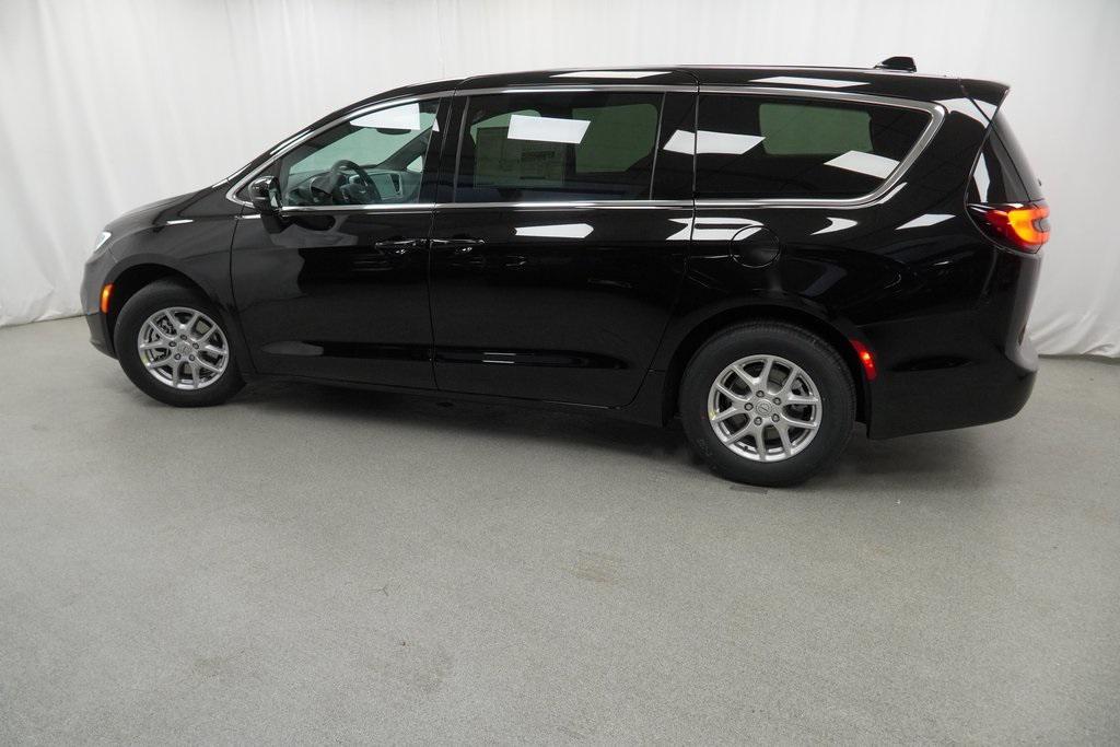 new 2026 Chrysler Pacifica car, priced at $38,440