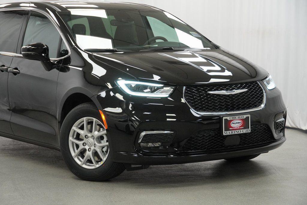 new 2026 Chrysler Pacifica car, priced at $40,440