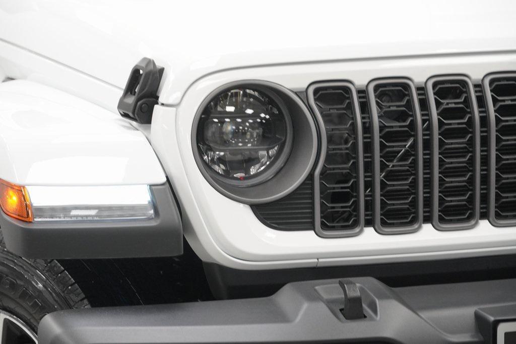 new 2026 Jeep Gladiator car, priced at $45,620