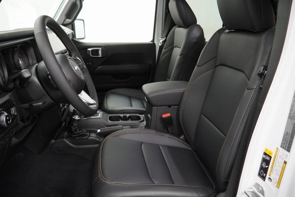 new 2026 Jeep Gladiator car, priced at $45,620