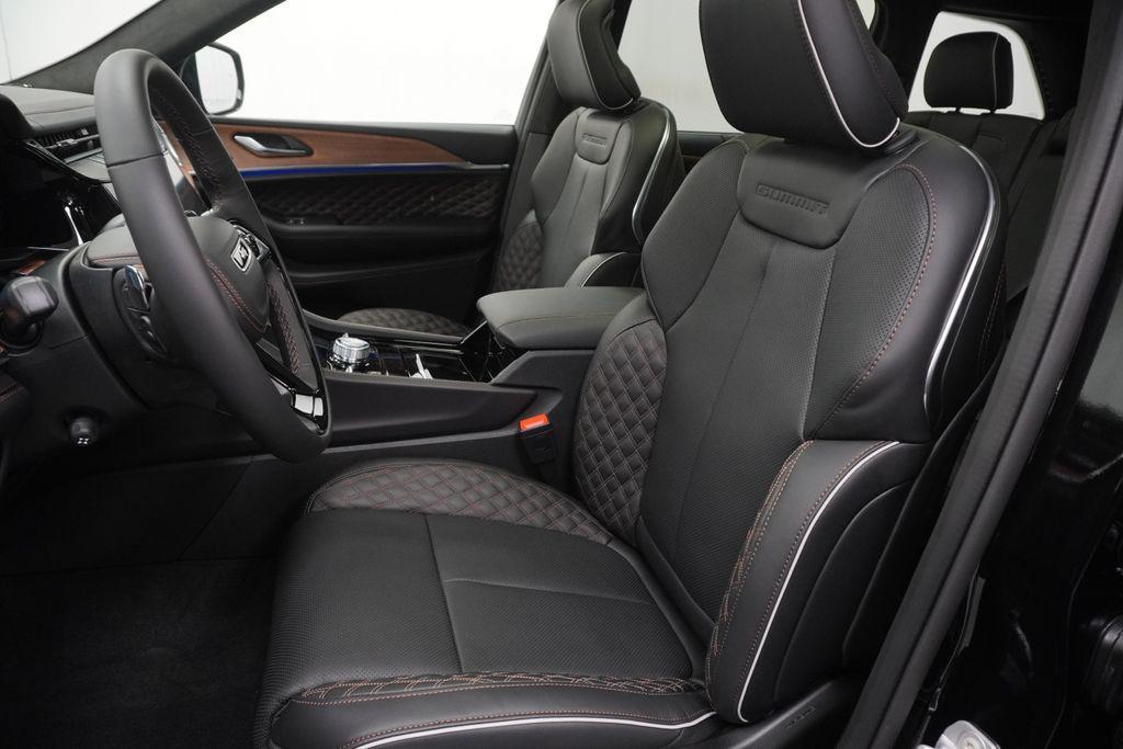 new 2026 Jeep Grand Cherokee car, priced at $56,567